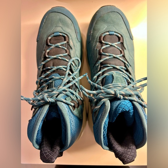 NWOT Hoka GTX Hiking boots in Teal - Picture 4 of 10